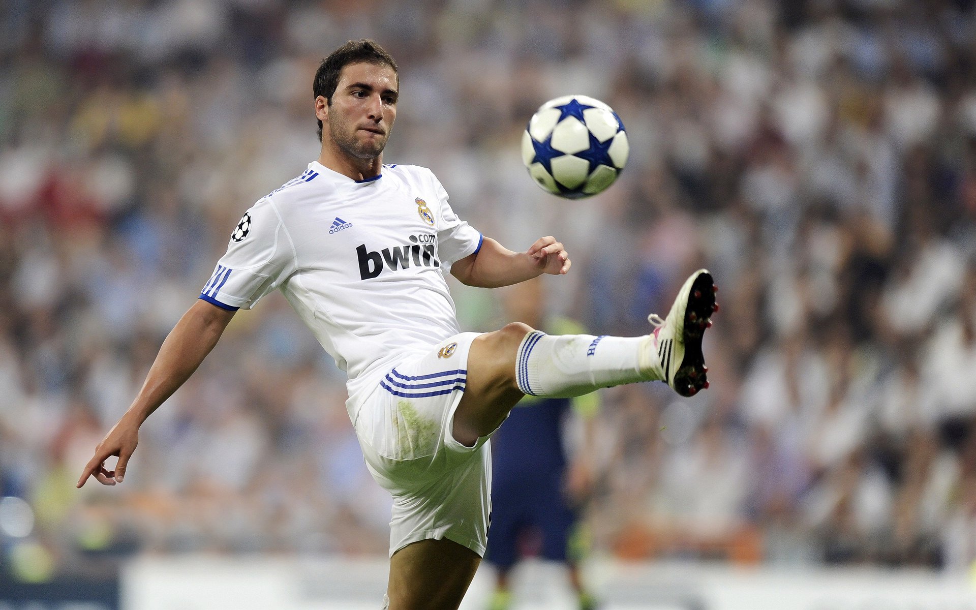 九游娱乐官方-中国足球超级联赛:广州恒大逆转夺冠,誓夺三连冠,2020中超广州恒大比赛时间表