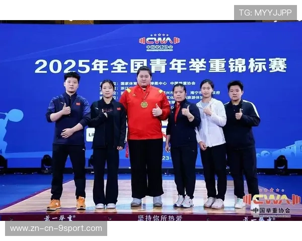 国际举重巡回赛中国选手在青年组持续统治赛场并夺牌